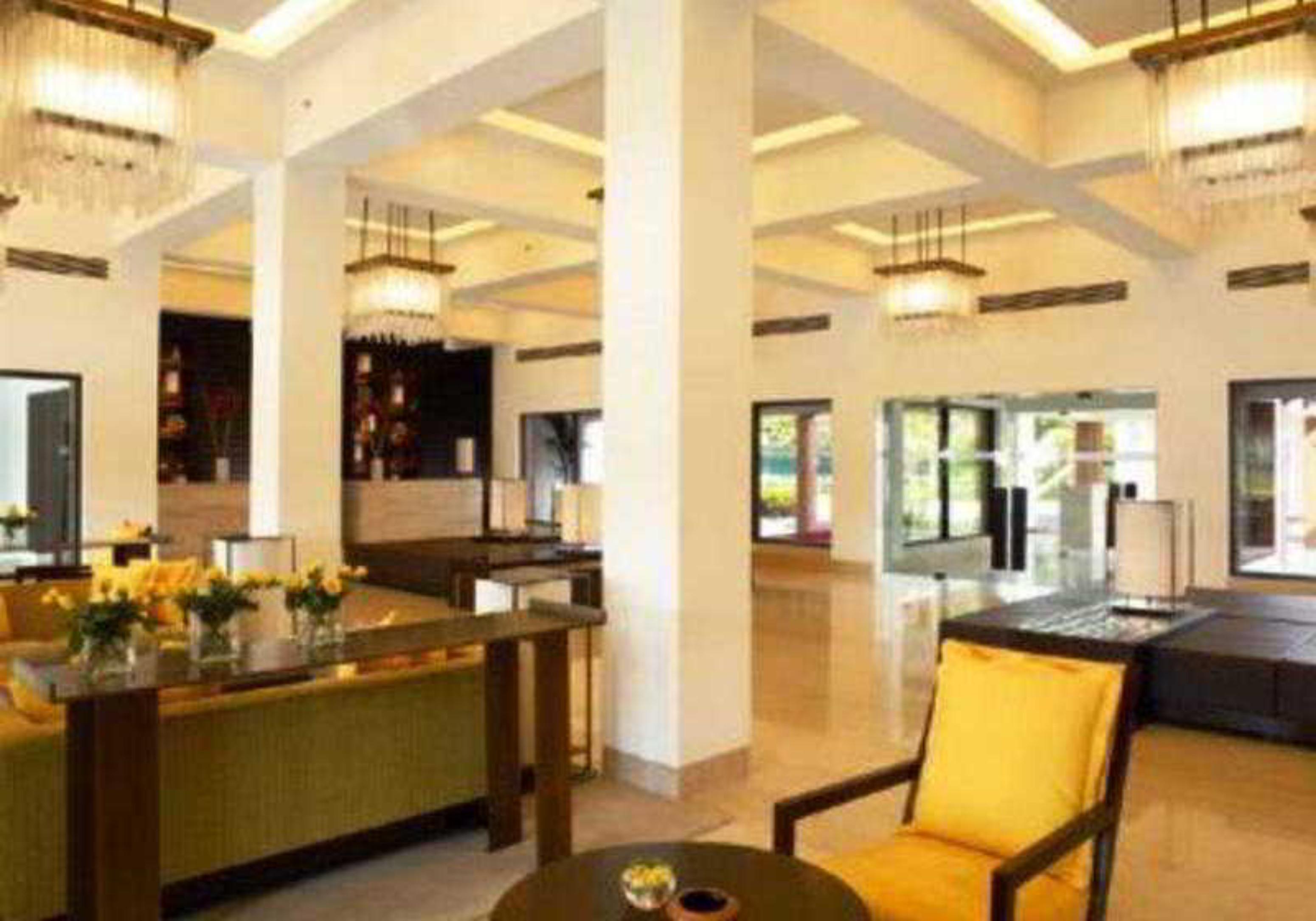 Trident Agra Hotell Agra  Exteriör bild The lobby of the hotel