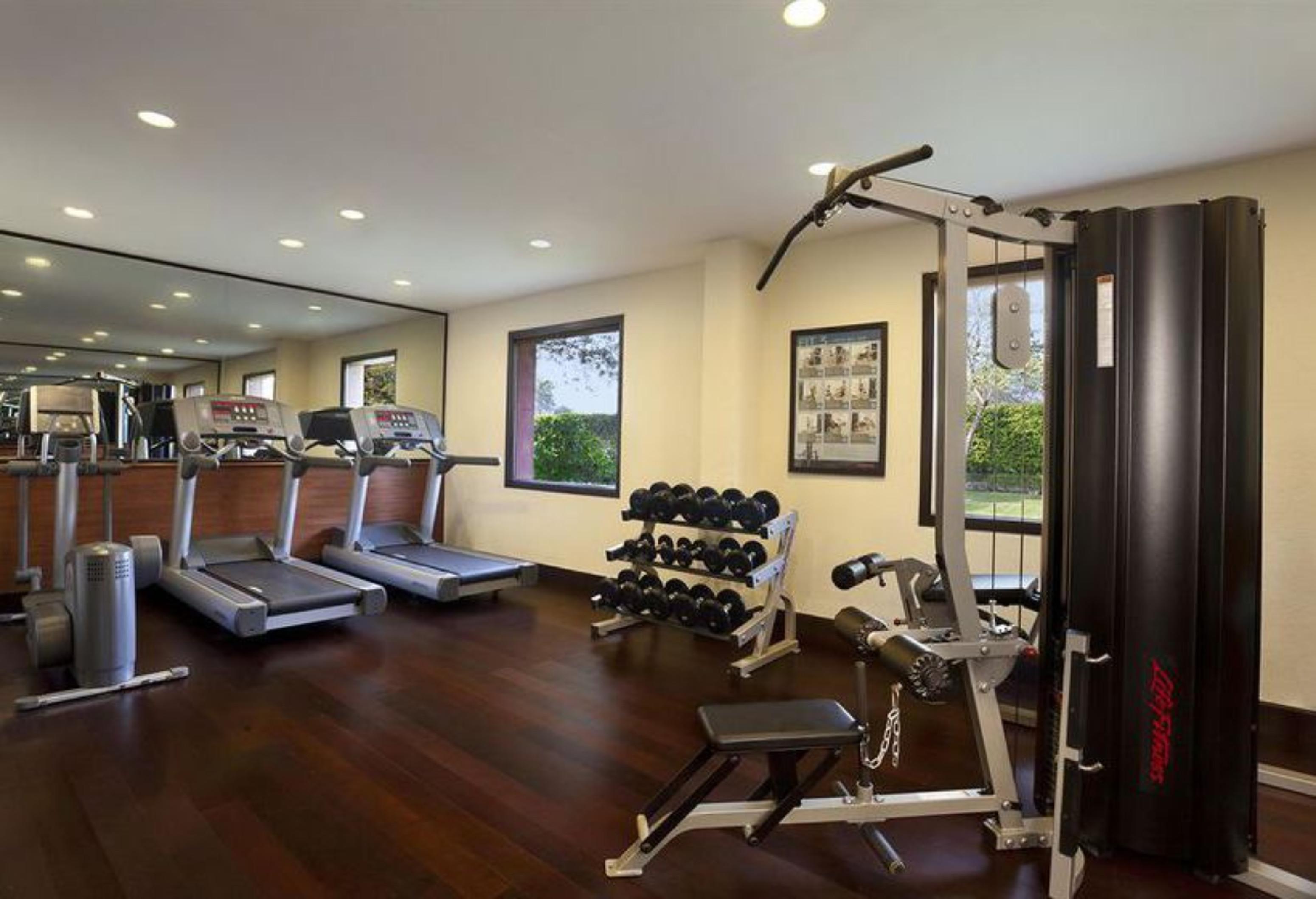 Trident Agra Hotell Agra  Exteriör bild The gym at the hotel