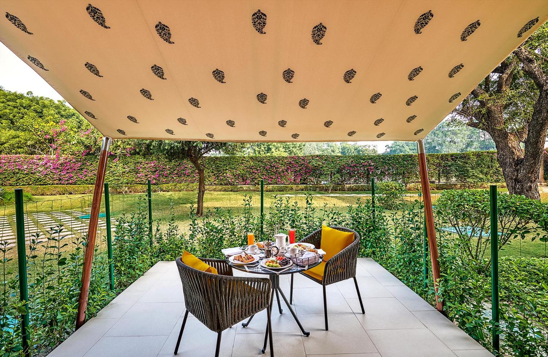 Trident Agra Hotell Agra  Exteriör bild The Lake Lounge