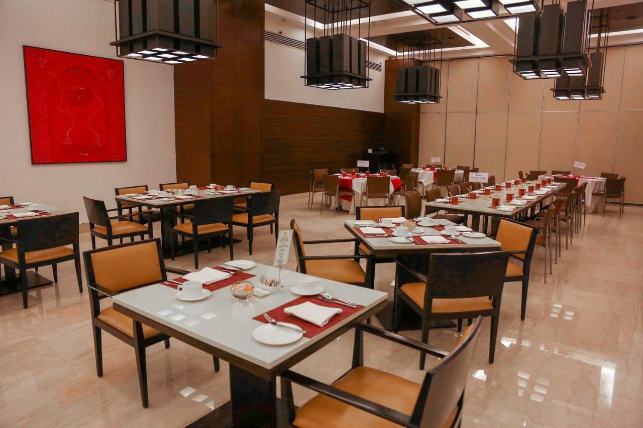 Trident Agra Hotell Agra  Exteriör bild The restaurant