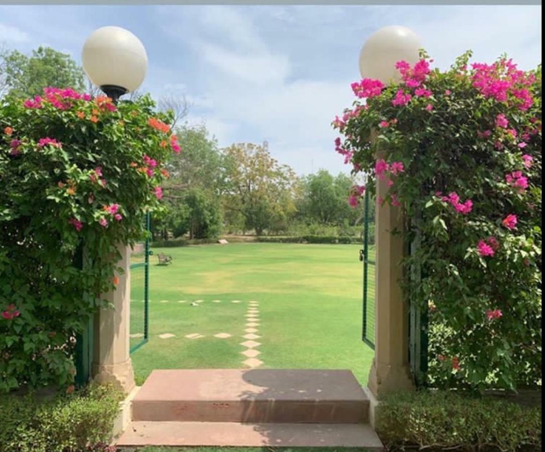 Trident Agra Hotell Agra  Exteriör bild Entrance to the park