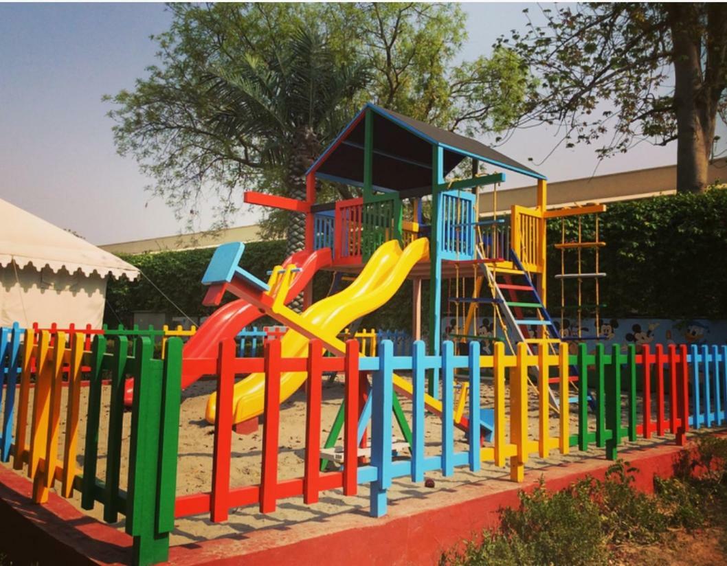 Trident Agra Hotell Agra  Exteriör bild Playground at the school