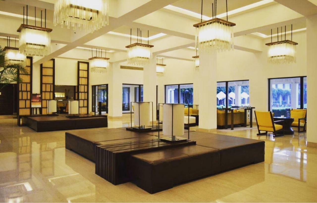 Trident Agra Hotell Agra  Exteriör bild The lobby of the hotel