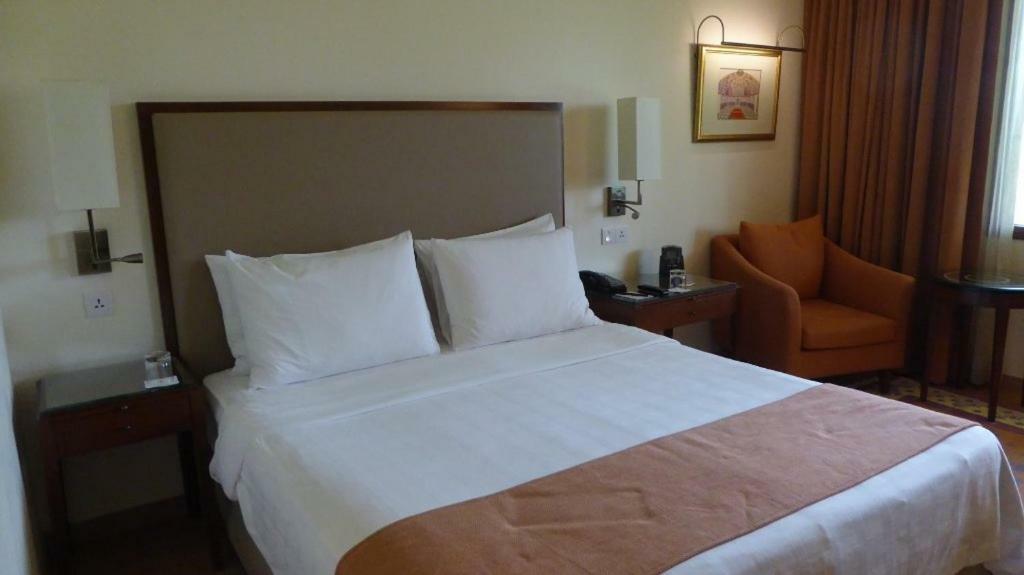 Trident Agra Hotell Agra  Exteriör bild A room at the hotel